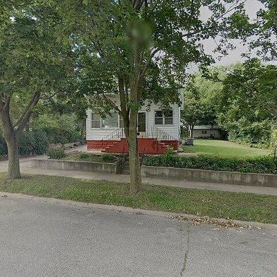 1225 Grandview Ave, Waterloo, IA 50703