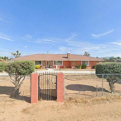 13487 Powhatan Rd, Apple Valley, CA 92308