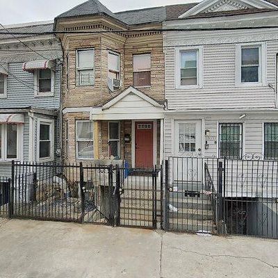 1372 Plimpton Ave, Bronx, NY 10452