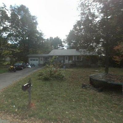 18 Crestview Dr, Gales Ferry, CT 06335