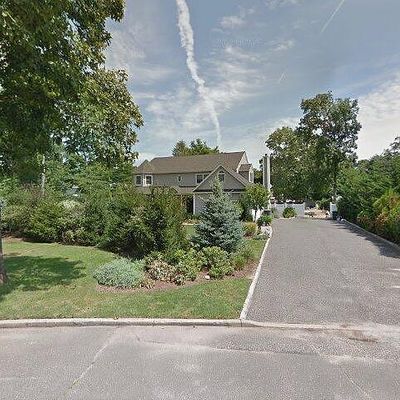 19 S Harrison Ave, East Islip, NY 11730