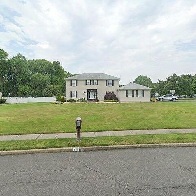 20 Manor Ct, Manalapan, NJ 07726