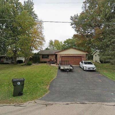 1652 Hilda Dr, Sandwich, IL 60548