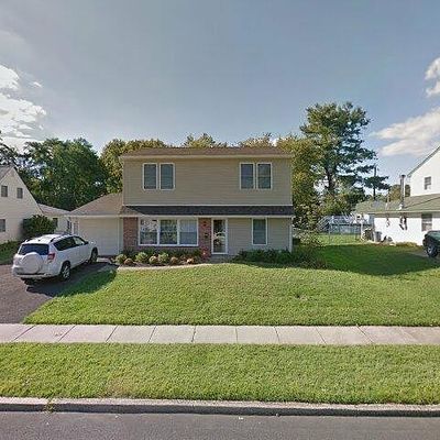 17 Trail Rd, Levittown, PA 19056