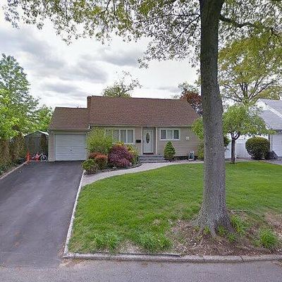 172 W 22 Nd St, Huntington Station, NY 11746