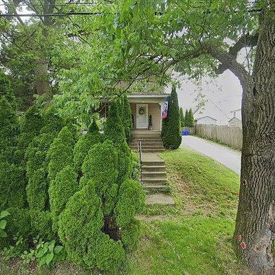 221 S Bishop Ave, Secane, PA 19018