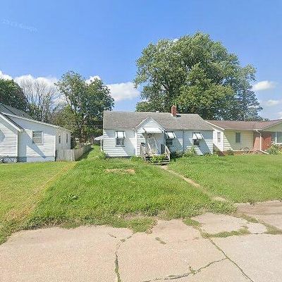 2328 Dunham St, Clinton, IA 52732