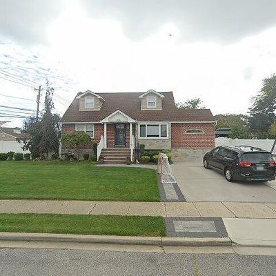 238 N Suffolk Ave, Massapequa, NY 11758