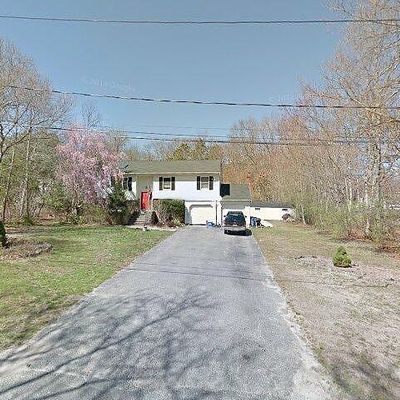 3 Eagle Dr, Ridge, NY 11961