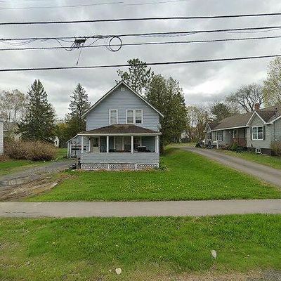 28 Green St, Houlton, ME 04730