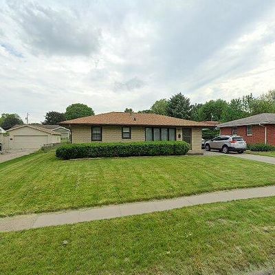 2823 E Tiffin Ave, Des Moines, IA 50317