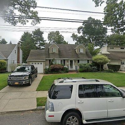 3656 Franklin St, Wantagh, NY 11793