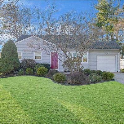 4 Iris Ln, Smithtown, NY 11787