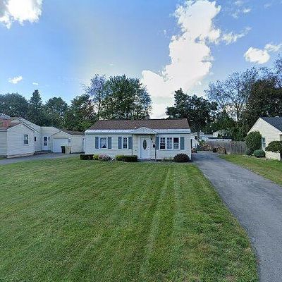 33 Pinecrest Rd, Whitesboro, NY 13492