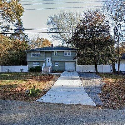 46 Washington Ave, Mastic Beach, NY 11951