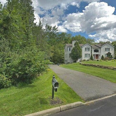 6 Carlough Rd, Upper Saddle River, NJ 07458