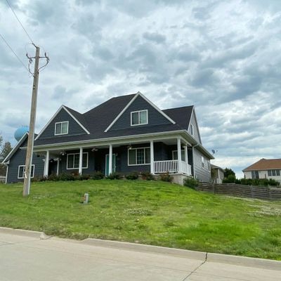 607 Parker Rd, Oakland, IA 51560