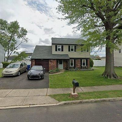 628 Saxony Dr, Fairless Hills, PA 19030