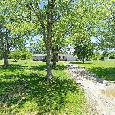 562 Woodburn Rd, Brighton, IL 62012