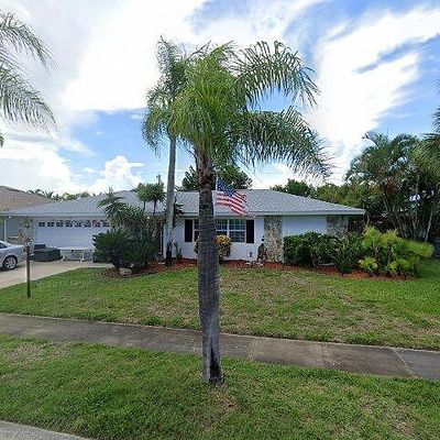 720 Poinsetta Dr, Satellite Beach, FL 32937