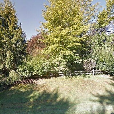 79 Maple Hill Dr, Chagrin Falls, OH 44022