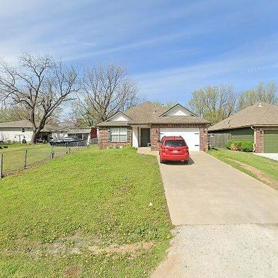 810 N 10 Th St, Collinsville, OK 74021