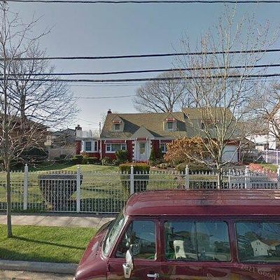 677 Clocks Blvd, Massapequa, NY 11758