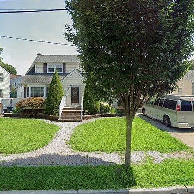 718 Irving Pl, Secaucus, NJ 07094