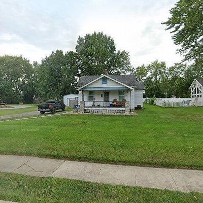 828 W Pearl St, Staunton, IL 62088