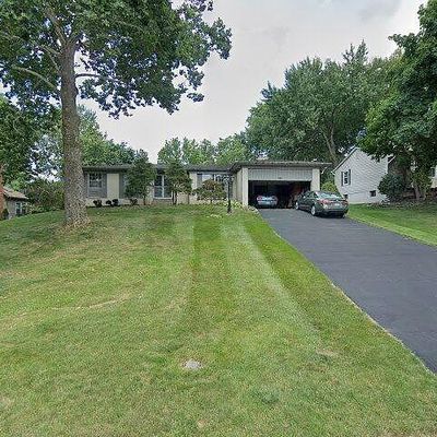 893 Singing Hills Ln, Columbus, OH 43235