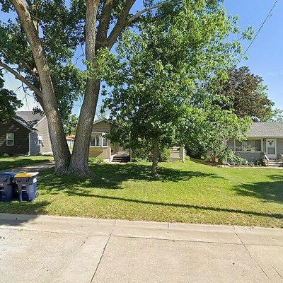 109 E Willman St, Hiawatha, IA 52233