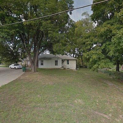 1101 Maple Ln, Pleasant Hill, MO 64080