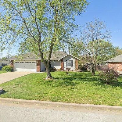 105 E Loyal St, Clever, MO 65631