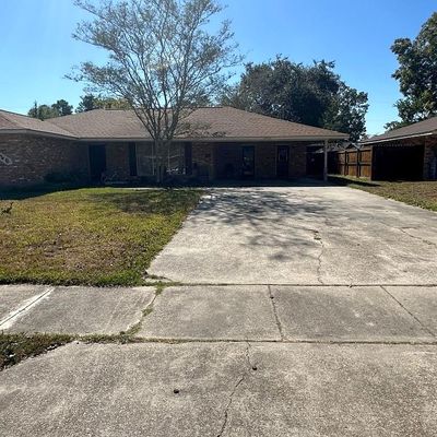 12426 E Robin Hood Dr, Baton Rouge, LA 70815