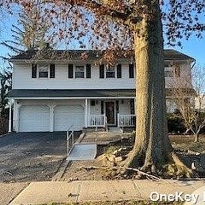 18 Marietta Dr, Westbury, NY 11590