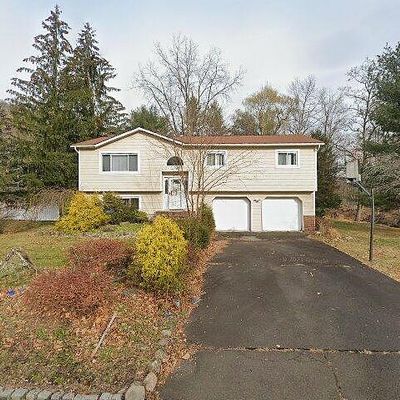 15 Palisades Ct, Pomona, NY 10970