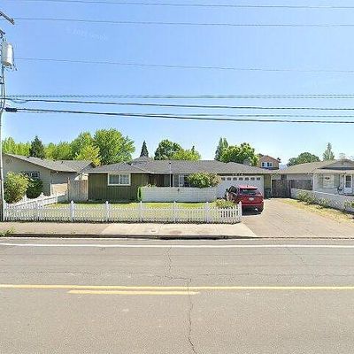 2072 Delta Waters Rd, Medford, OR 97504