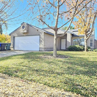 2033 N Virginia Ct, Farmersville, CA 93223