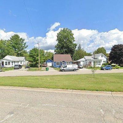 411 E 4 Th St, Clare, MI 48617