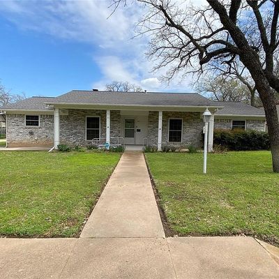 700 Austin Dr, Mineral Wells, TX 76067