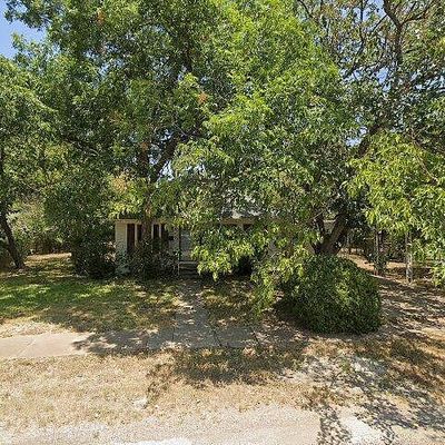 618 S Monroe St, Mcgregor, TX 76657