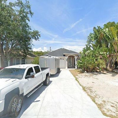 823 96 Th Ave N, Naples, FL 34108