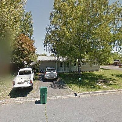 1035 Applewood St, Klamath Falls, OR 97603