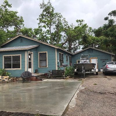 104 E Sabine St, Victoria, TX 77901