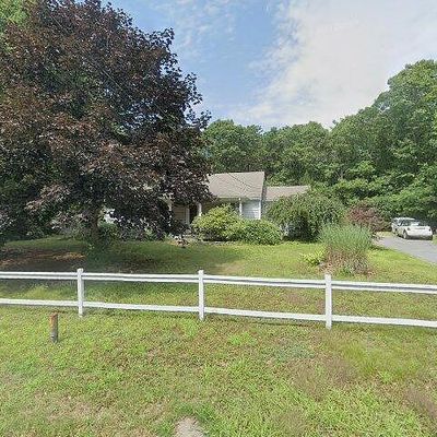 104 Sampsons Mill Rd, Mashpee, MA 02649