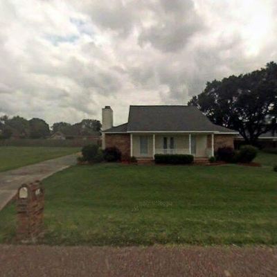 106 Twin Lakes Dr, Youngsville, LA 70592