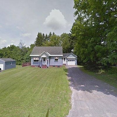 12 Weeks St, Houlton, ME 04730