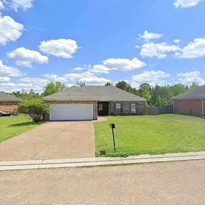 111 Carriage Ln, Florence, MS 39073