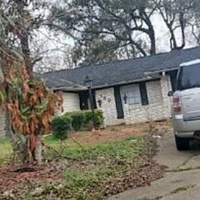 130 Dogwood St, Lake Jackson, TX 77566