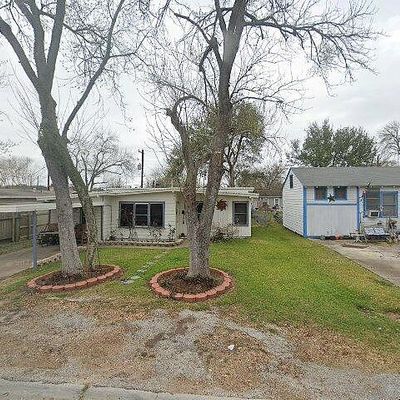 1310 E Rosebud Ave, Victoria, TX 77901